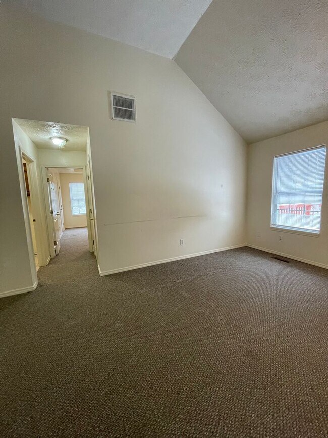 Foto del edificio - Excellent location - Wonderful all brick contemporary ranch styled home