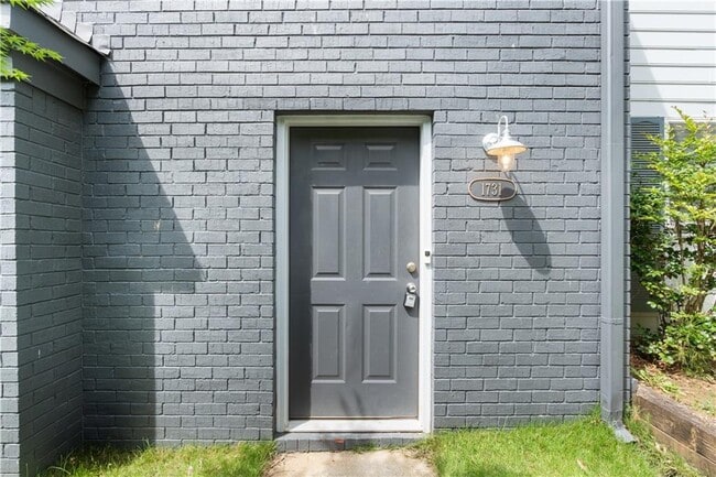 Building Photo - 1731 Twin Brooks Dr SE