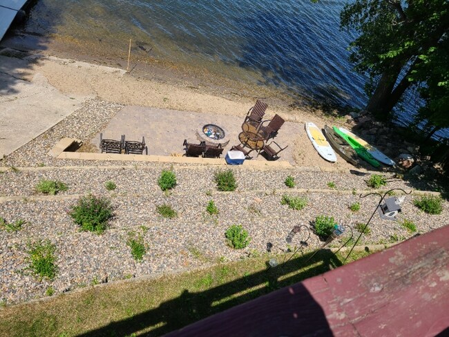 Foto del edificio - 28662 W Lake Dr