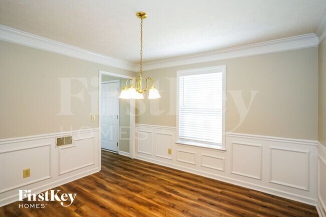 Building Photo - 209 Moorhill Ave