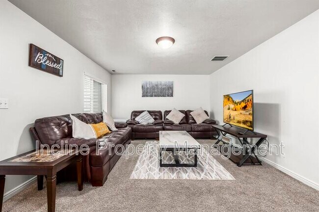 Foto del edificio - 7623 Yellowwood Ln