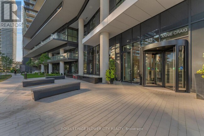 Building Photo - 38-PH438 Annie Craig Dr