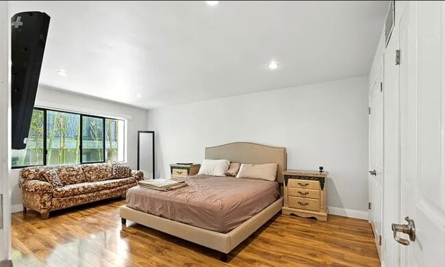 Bedroom for rent - 1310 Roxbury Dr