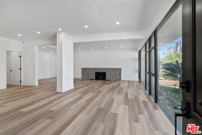 Building Photo - 130 Le Doux Rd