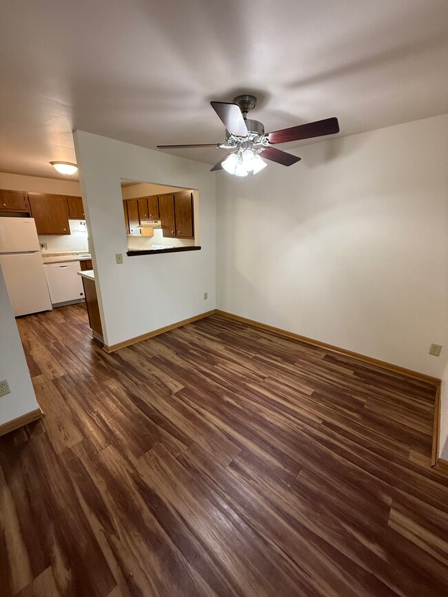 Dining Area - Willow Glen Apartments