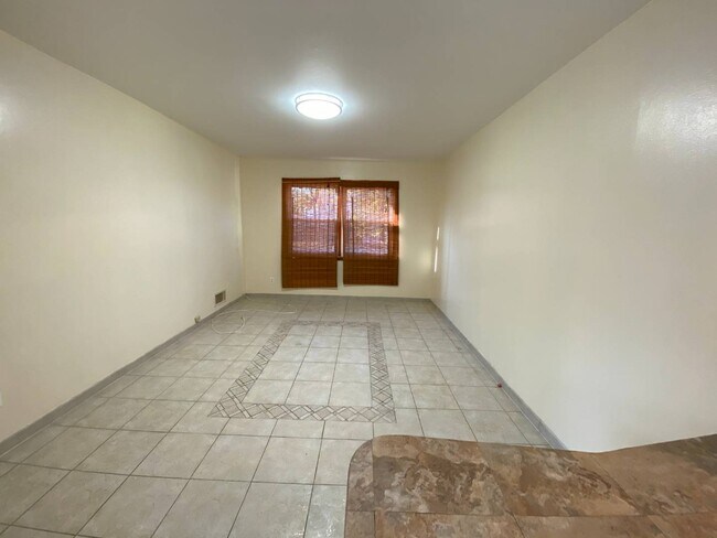 Building Photo - 1566 S Railroad Ave