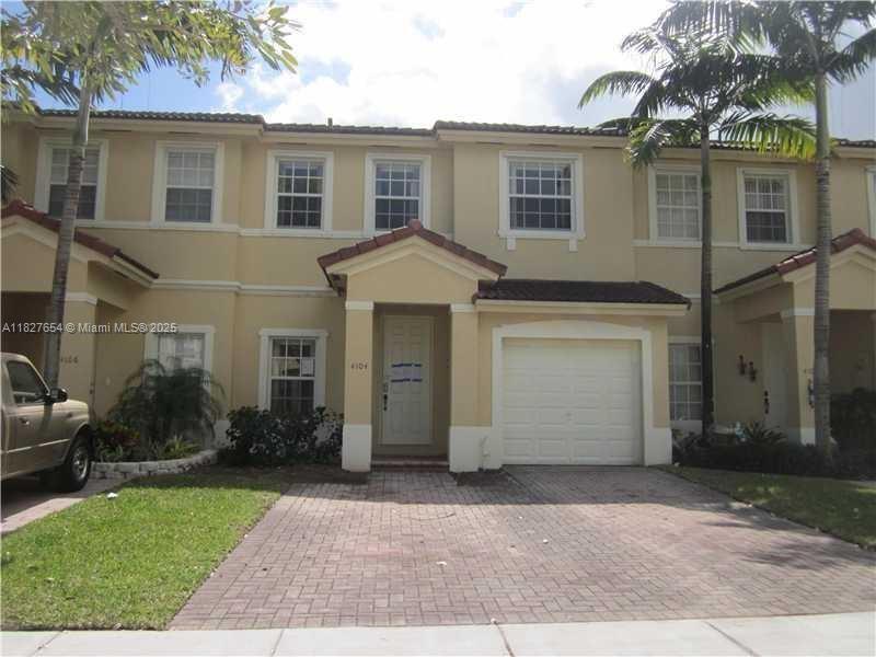 Foto principal - 4104 NE 24th Dr