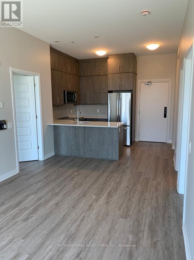 Building Photo - 95 Dundas St W