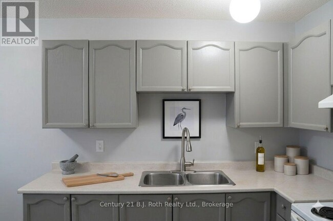 Building Photo - 219 Oxford St