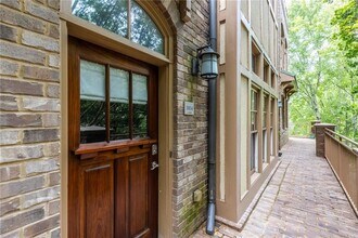 Building Photo - 1834 Gordon Manor NE