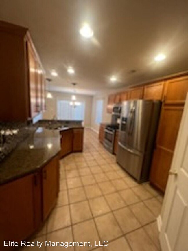 Building Photo - 4 br, 2 bath House - 2970 Turfway Dr.