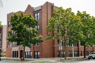 Building Photo - 3051 W Leland Ave