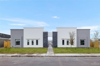 Building Photo - 15 Frio Ave