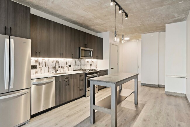 Foto del edificio - 1350 W Lake St