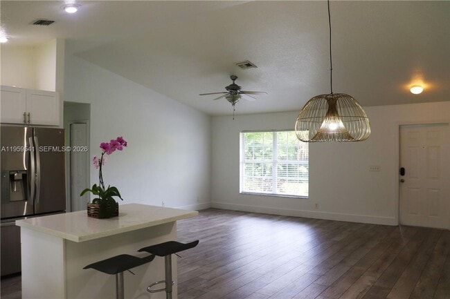 Foto del edificio - 16930 Mead Hill Dr W