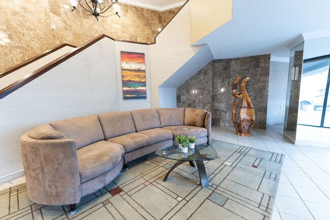 Building Photo - 2 Bedroom + 2 Bathroom Condo for Rent – Downtown London