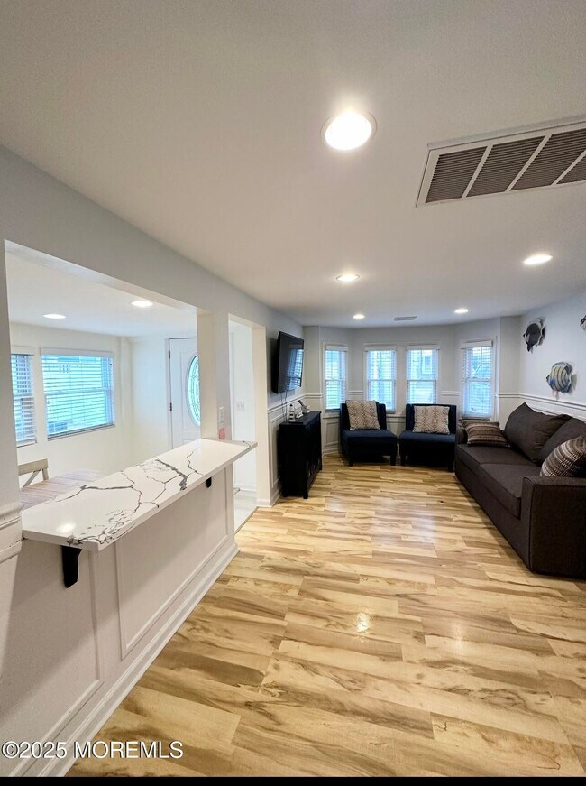 Foto del edificio - 7 Princeton Ave