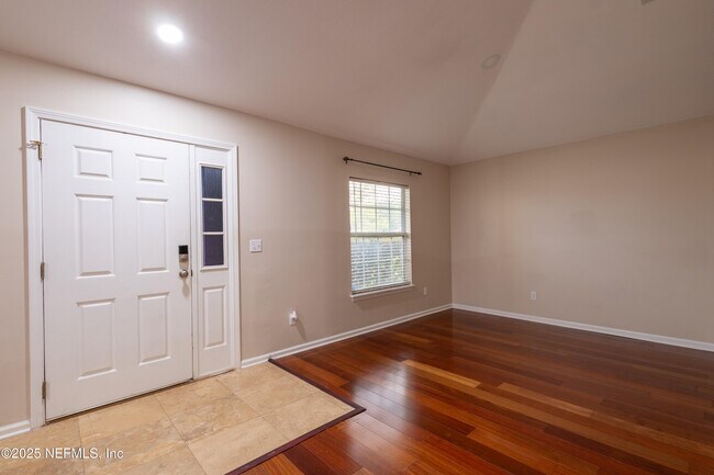 Foto del edificio - 1341 Grey Feather Ln