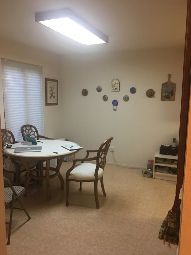 Building Photo - 3br/1.5ba Meadows of Terra Linda Townhouse...