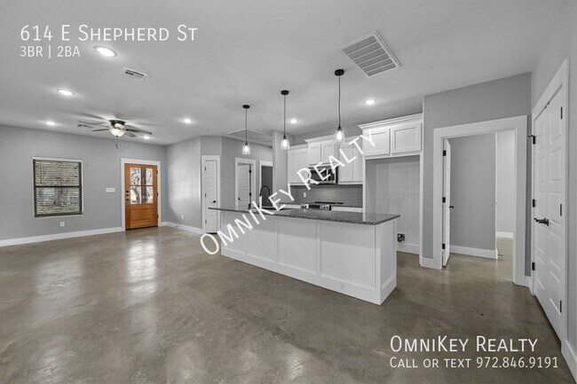 Building Photo - 614 E Shepherd St