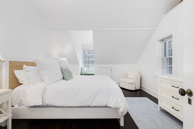 Building Photo - 8 Brenton Rd