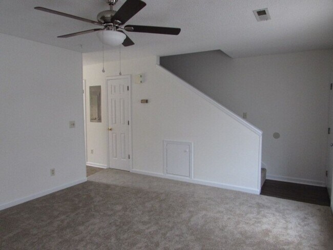 Foto del edificio - Updated Townhouse