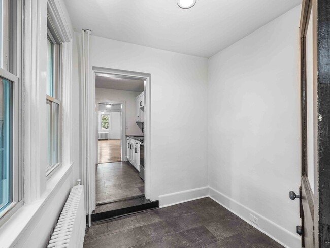 Foto del edificio - AVAILABLE JULY 1ST!! FULLY RENOVATED 1 BED...