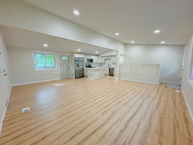 Building Photo - 835 Minnesota Ln