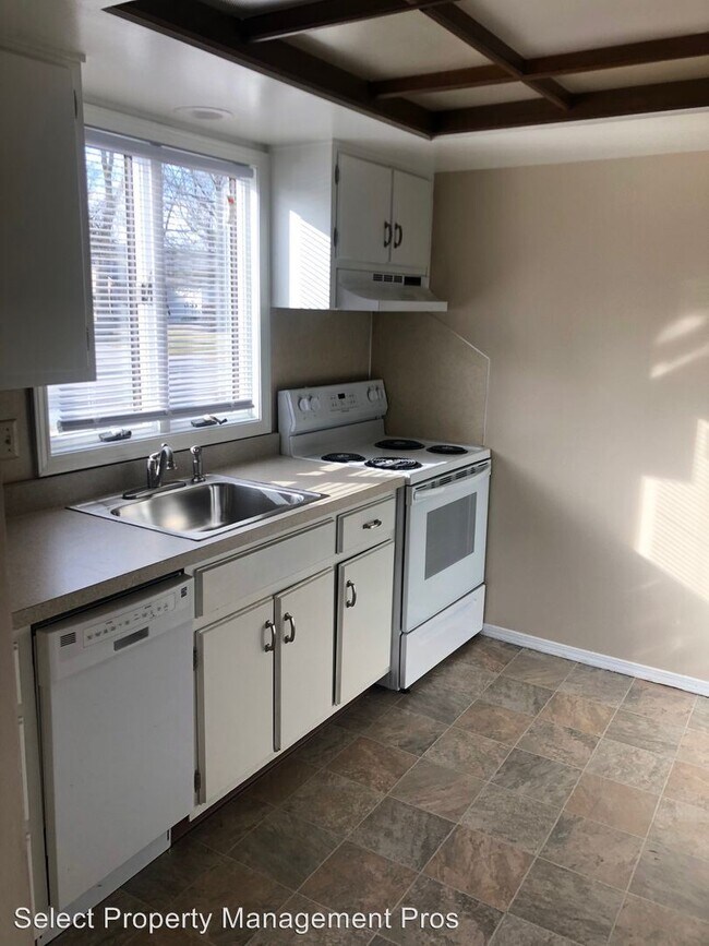 Foto del edificio - 2310-2312 Versailles Village Pl