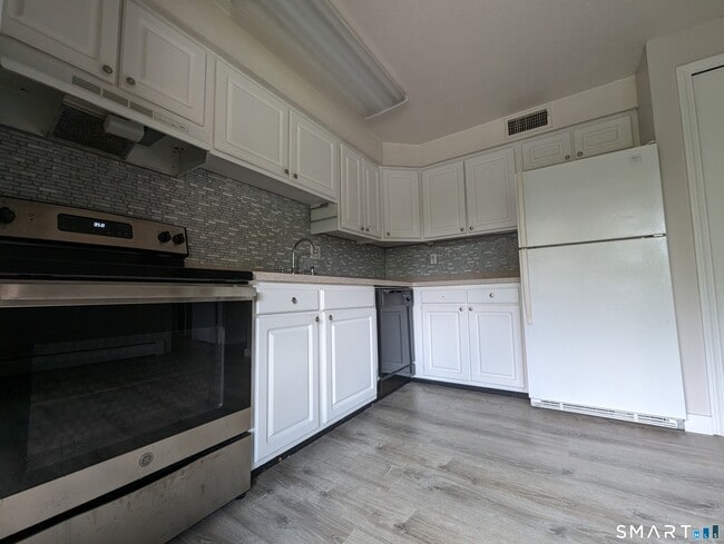 Foto del edificio - 2 Loveland Hill Rd