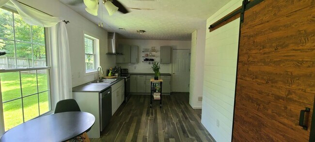 Foto del edificio - 640 Tribble Creek Dr