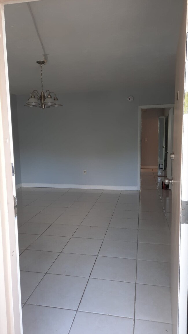 Entrance - 1475 NE 125th Terrace