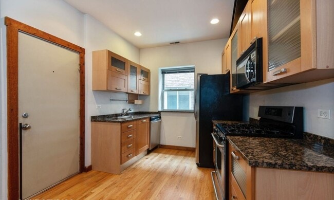 Building Photo - 321 Custer Ave