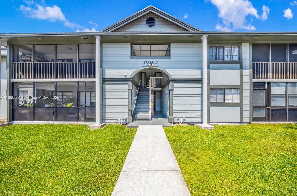 Foto del edificio - 20760 NE 4th Ct