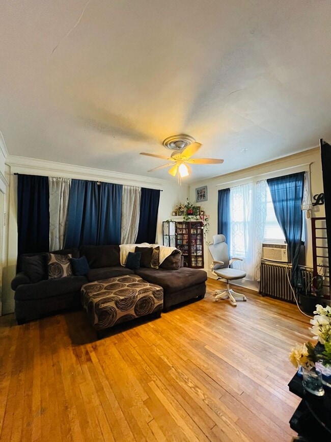 Building Photo - Large 3 bedroom on a great quiet street.