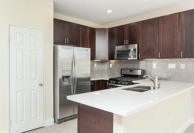Building Photo - 9440 Questa Pointe