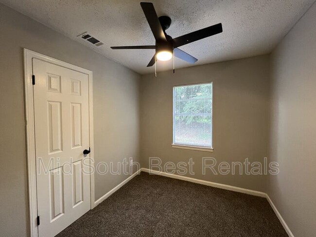 Building Photo - 2595 Dakar Ave