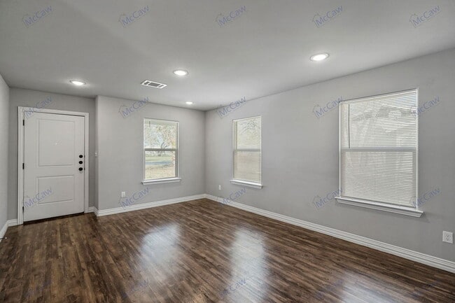 Building Photo - 105 Commerce St