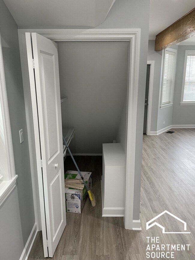 Building Photo - 3707 W Belmont Ave