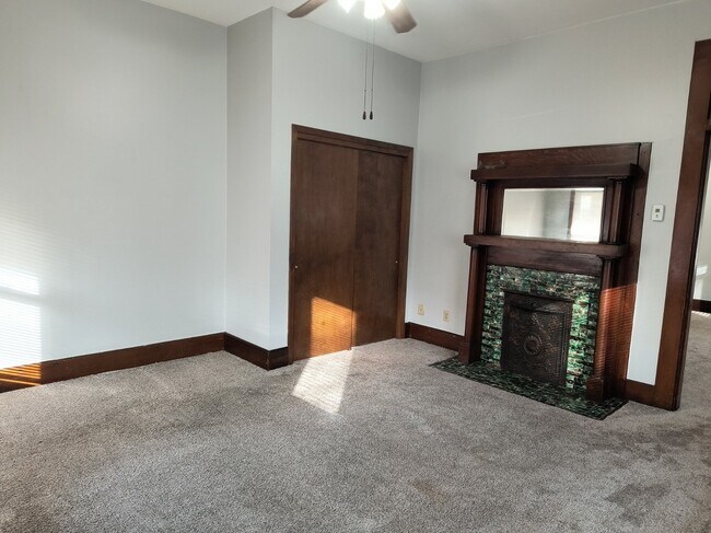 Foto del edificio - 2621 Mt Vernon Ave