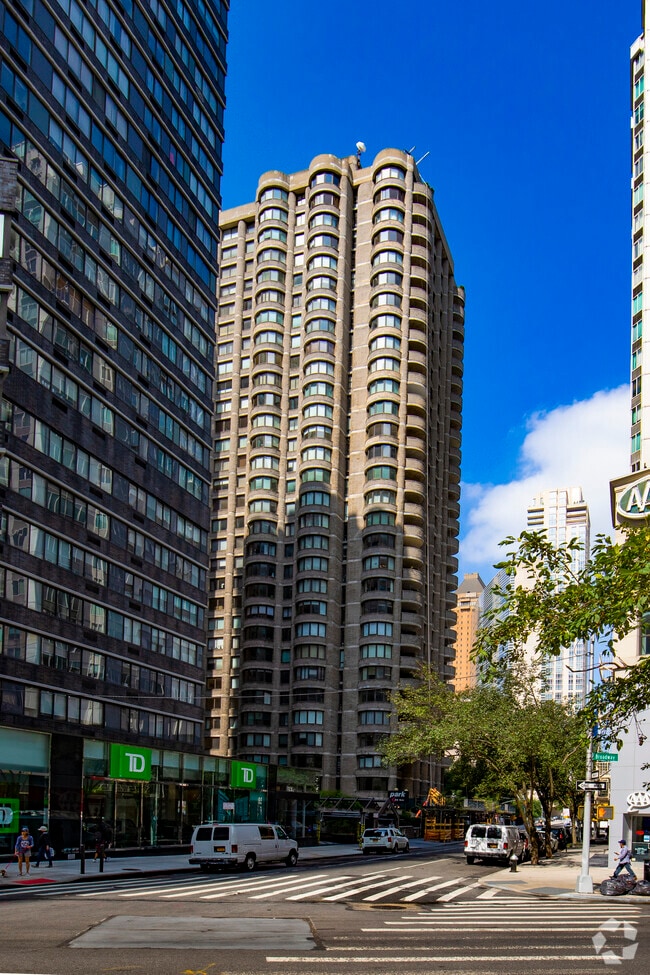 Lincoln Plaza Towers Apartments