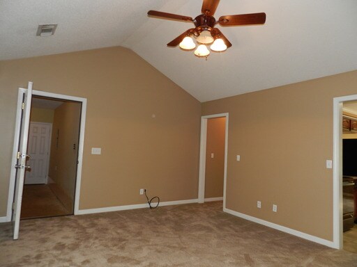 Building Photo - 18472 Thoroughbred Dr
