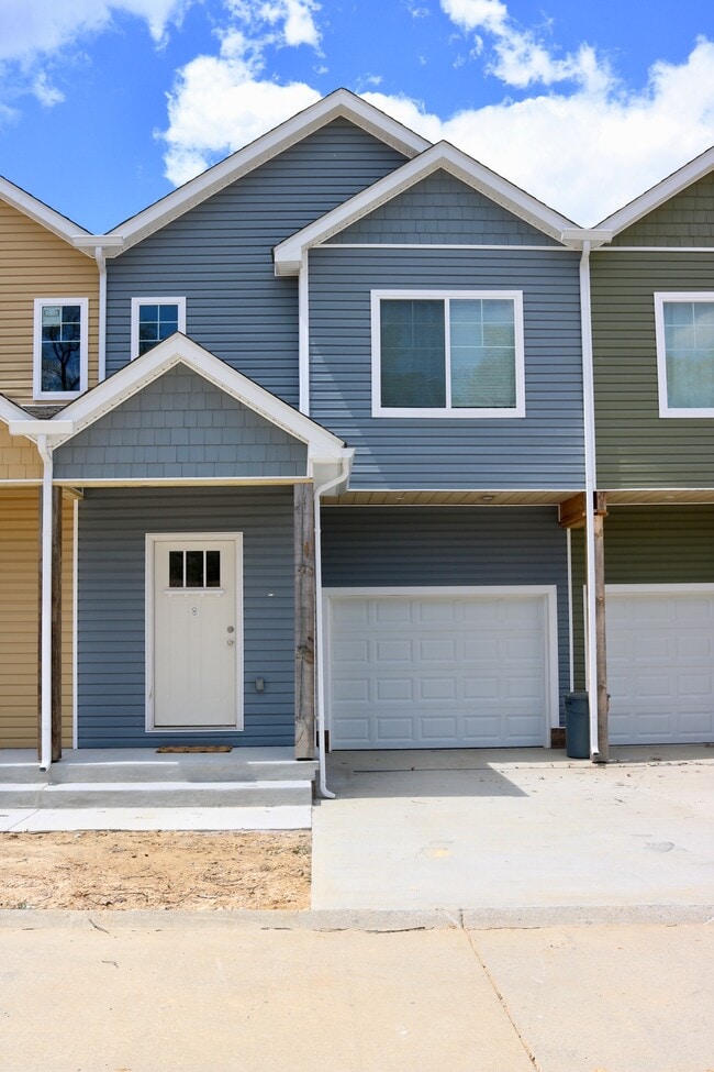 Building Photo - 1 Honey Locust Ln