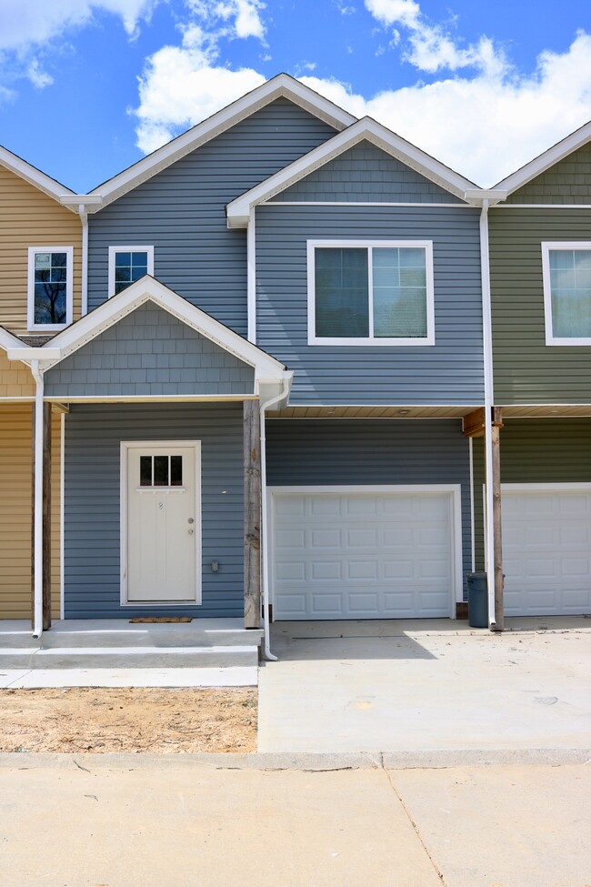 Building Photo - 6 Honey Locust Ln