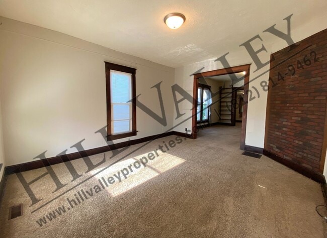 Building Photo - Three Bedroom Home