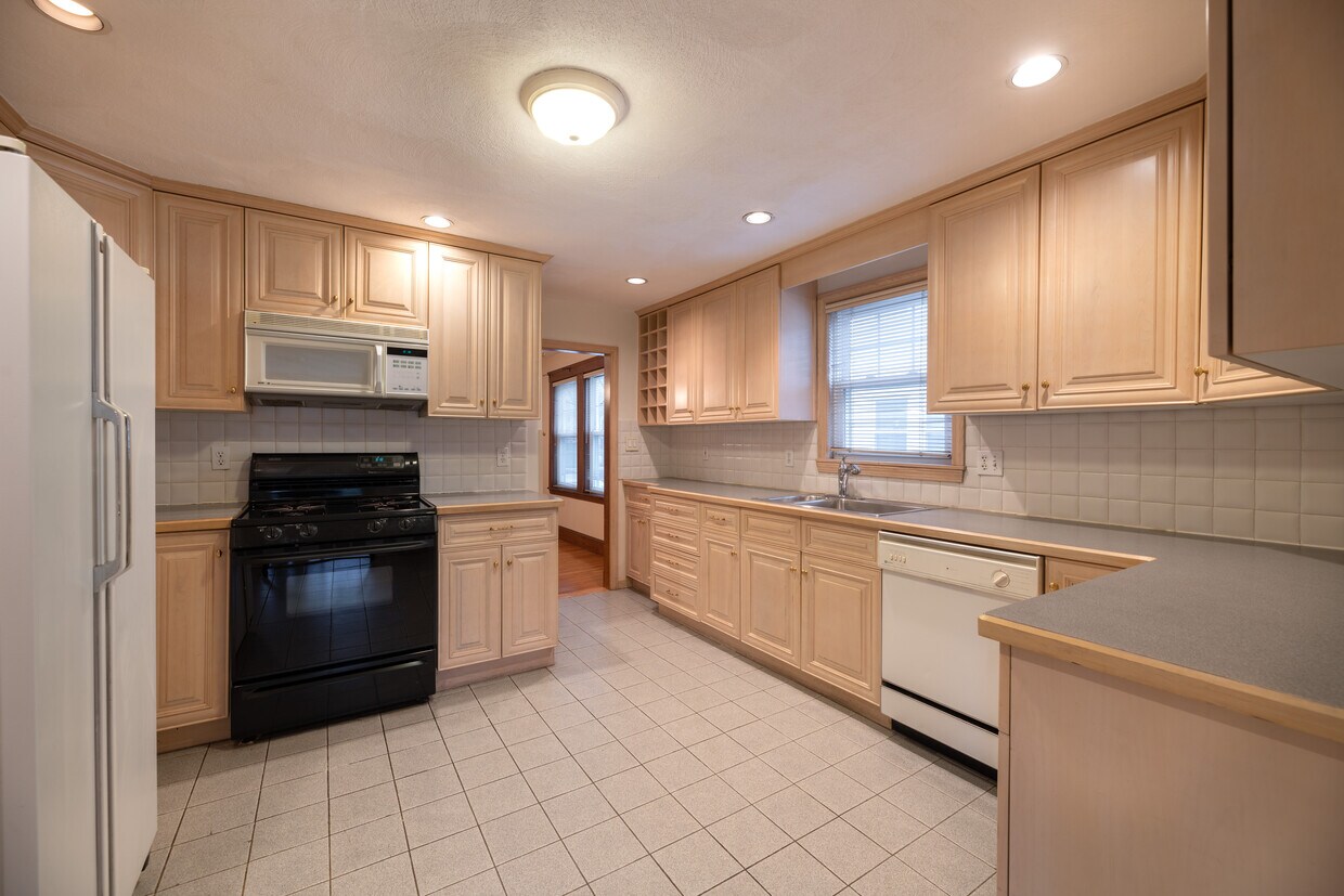 97 White St Unit 1, Belmont, MA 02478 Apartments in Belmont, MA