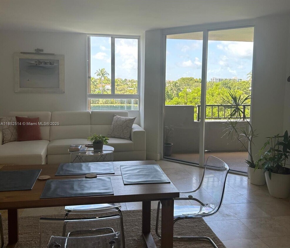 Foto principal - 161 Crandon Blvd
