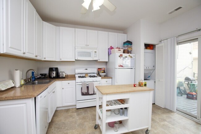 Foto del edificio - 3308 N Southport Ave
