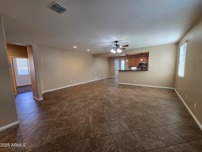Building Photo - 851 E Aberdeen Dr