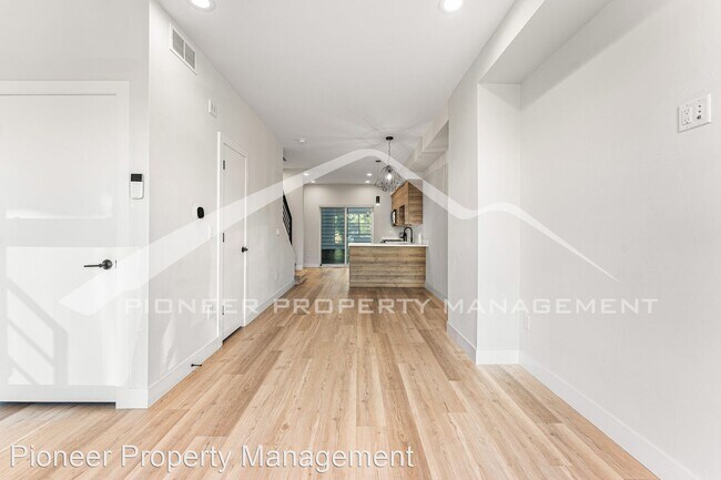 Foto del edificio - 3 br, 2.5 bath House - 3492 W 12th Ave